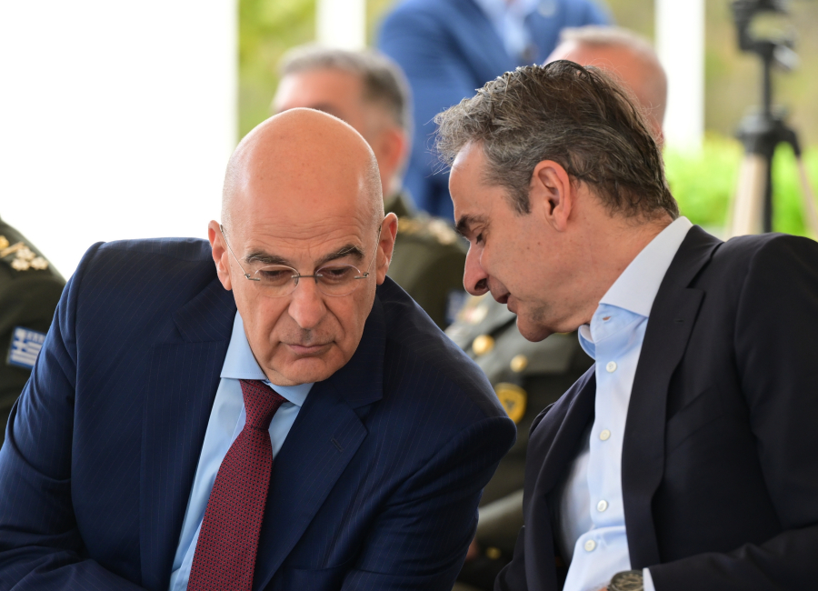 Τι έλεγε το SMS του Μητσοτάκη στον Δένδια