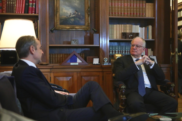 Το χαρτί της εθνικής συσπείρωσης και το σενάριο πρόωρων εκλογών λόγω ταραγμένων διεθνών νερών