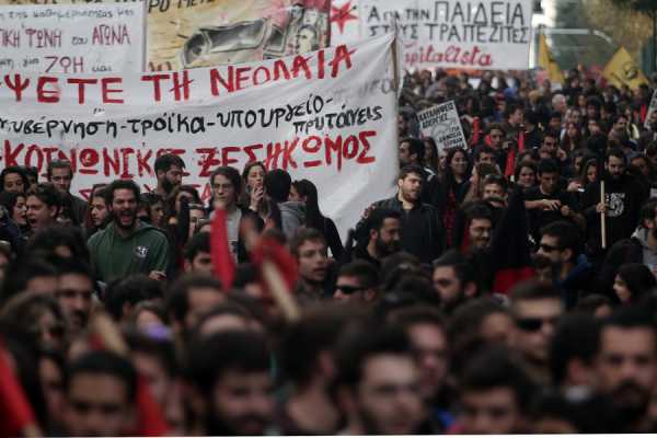 Επεισόδια στο μαθητικό συλλαλητήριο στα Προπύλαια