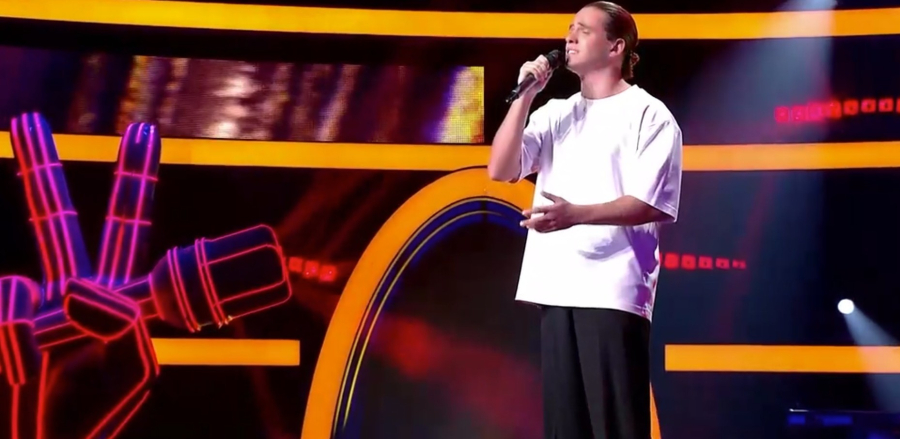 The Voice: Ποιος είναι ο Βάγγος Δανέζης που έκανε τους κριτές να κλάψουν από τα γέλια (βίντεο)