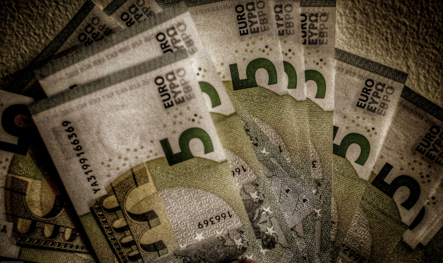 Τα έκτακτα επιδόματα για τα Χριστούγεννα σε συνταξιούχους