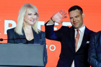 Με ρητορική ΝΔ κατά Τσίπρα ο Κασσελάκης - «Φλερτάρει» με το ΠΑΣΟΚ η Τζάκρη