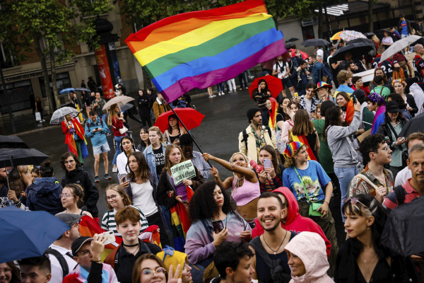 Aναβλήθηκε λόγω καύσωνα το Pride στη Γαλλία