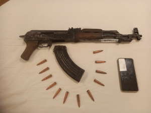 ΚΤΕΛ Αθηνών: Χειροπέδες σε 20χρονο που κουβαλούσε μαζί του Καλάσνικοφ