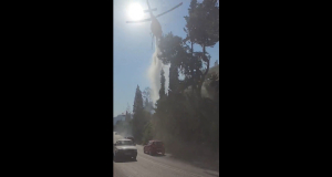 Απίστευτες εικόνες στην Πάτρα: Ελικόπτερο επιχειρεί πάνω από διερχόμενα αυτοκίνητα