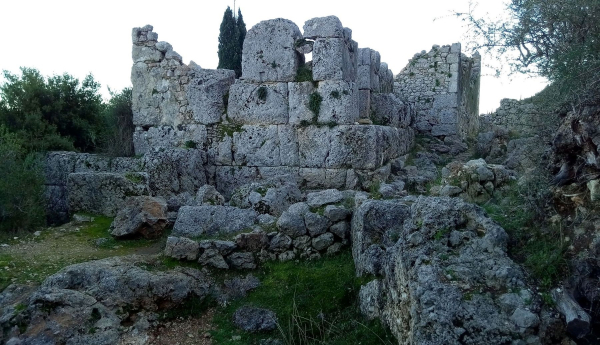 Σπουδαία ανακάλυψη στην Ιθάκη: Βρέθηκε το ιερό του Οδυσσέα - Η προτομή του ήρωα και τα σημαντικά ευρήματα