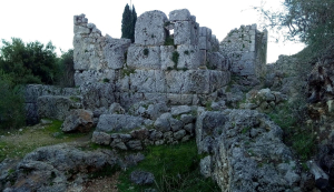 Σπουδαία ανακάλυψη στην Ιθάκη: Βρέθηκε το ιερό του Οδυσσέα - Η προτομή του ήρωα και τα σημαντικά ευρήματα