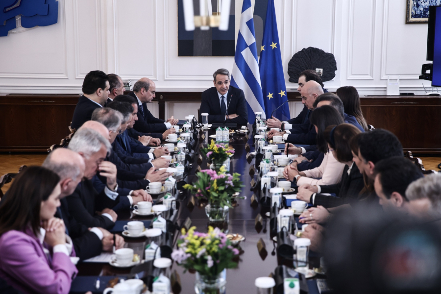 Ο Κικίλιας, ο Άδωνις, ο Μητσοτάκης, οι ένστολοι και η ...επόμενη μέρα στη ΝΔ