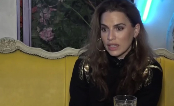 Μελία Κράιλινγκ για τη συμμετοχή της στο «Emily in Paris» - Η επιστροφή στο θέατρο