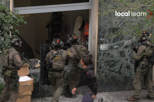 Νάπολη: Ληστές κράτησαν ομήρους 25 άτομα σε τράπεζα, διέφυγαν από τρύπα στο πάτωμα