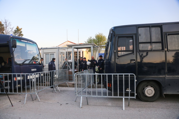 «Εκλιπαρώ να τιμωρηθούν οι υπεύθυνοι για το θάνατο του παιδιού μου» - Συνεχίζεται η δίκη για τα Τέμπη στη Λάρισα