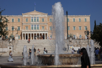 Σιντριβάνι πλατεία Συντάγματος: Ο Δήμος Αθηναίων αδειάζει το ΥΠΠΟ