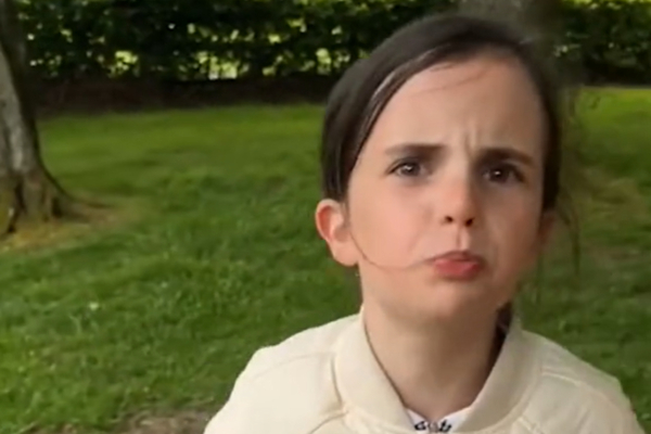 Έξαλλη πιτσιρίκα ωρύεται για την τιμή του παγωτού