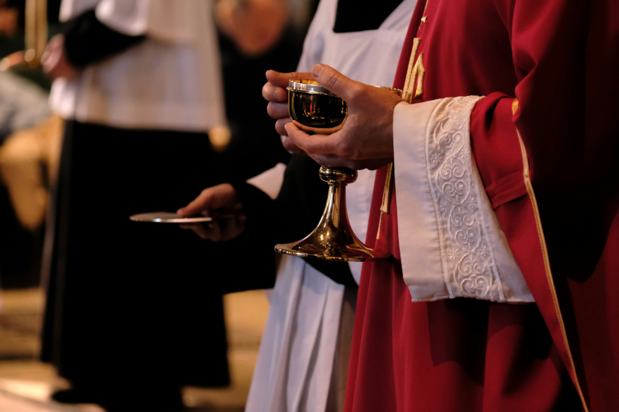 Ιταλία: Σχεδόν 4.400 άνθρωποι κακοποιήθηκαν από ιερείς, σύμφωνα με έκθεση