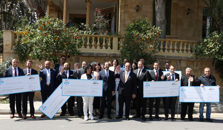 Ο Sir Στέλιος Χατζηιωάννου βράβευσε τους νικητές των Stelios Bi - Communal Awards