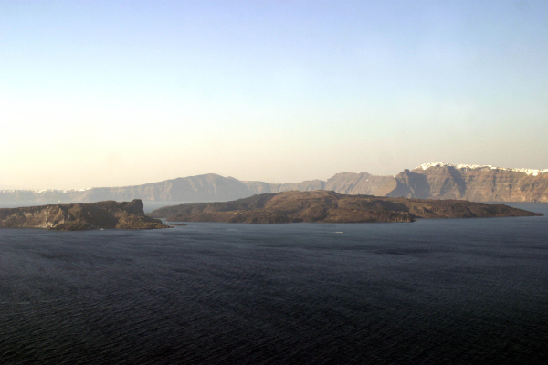 Υπό παρακολούθηση το ηφαίστειο της Σαντορίνης, εντοπίστηκε μαγματικός θάλαμος 3 χιλιομέτρων