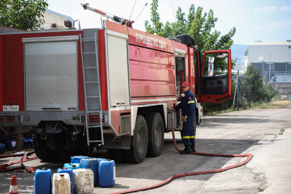 Ασπρόπυργος: Καταγγελία για επίθεση σε πυροσβέστες κατά τη διάρκεια κατάσβεσης φωτιάς