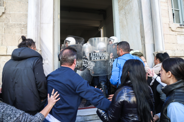 Κακοποίηση 3χρονου - Ηράκλειο: Ποινή φυλάκισης σε 39χρονο υποκινητή των επεισοδίων στα δικαστήρια