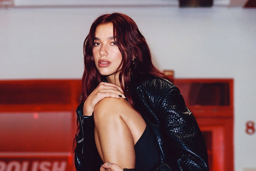 Ντούα Λίπα: Η αντίδρασή της μετά την αποχώρηση της Ντονατέλα από τον οίκο Versace (Φωτογραφία)