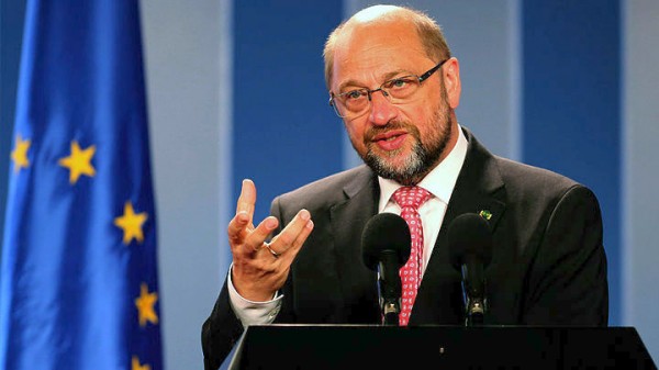 Σουλτς: Ο Τραμπ υποτιμά τη βία των νεοναζιστών