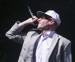 O Macklemore προσφέρει την αμοιβή του από την περιοδεία του Εντ Σίραν στον παλαιστινιακό λαό