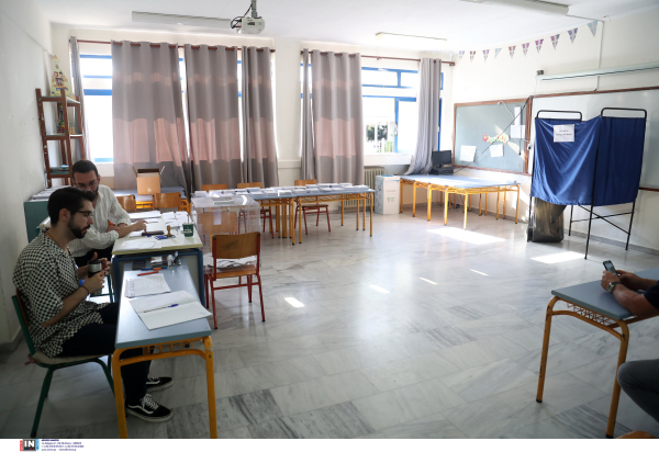 Δημοσκόπηση MRB: Απογοήτευση για κυβέρνηση, επιφύλαξη για Κασσελάκη