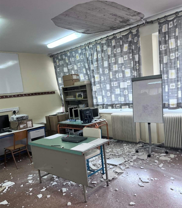 Γαλάτσι: Έπεσαν σοβάδες στο 1ο Δημοτικό - Ετοιμόρροπο και δεύτερο τμήμα οροφής (εικόνα και video)