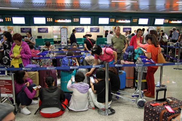 Συνεχίζεται η ταλαιπωρία των επιβατών στο Χίθροου