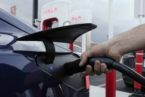 Ομαδική αγωγή κατά Tesla για «πειραγμένα» κοντέρ με στόχο την πρόωρη λήξη της εγγύησης