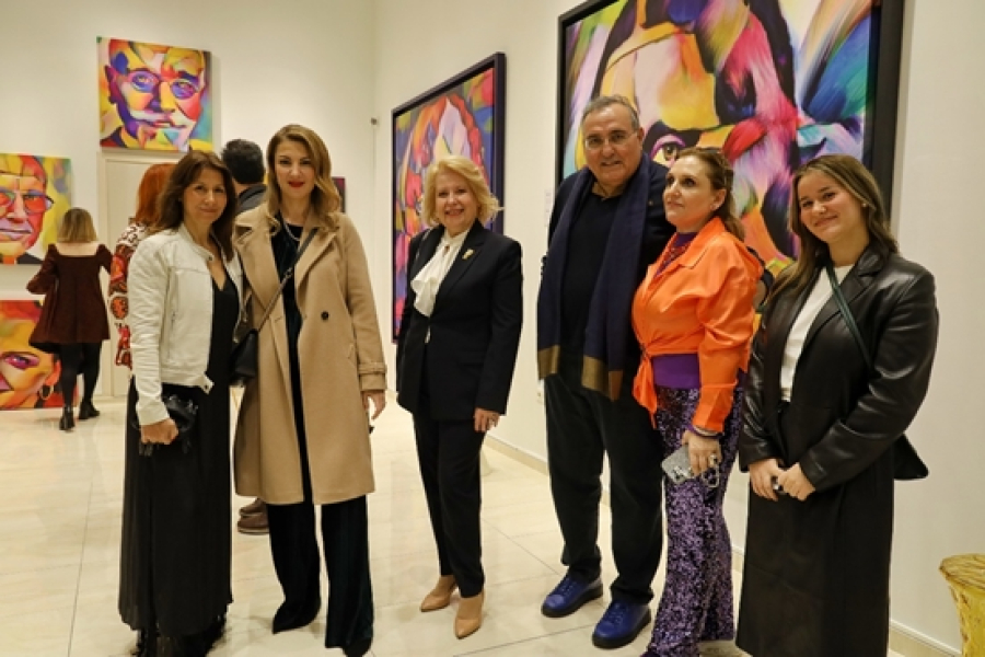 Εγκαίνια της Gallery Markidi στη Θεσσαλονίκη, υποδεχόμενη τον Ζωγράφο των Χρωμάτων Μάνο Ιωαννίδη