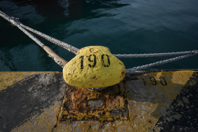 Ζάκυνθος: Δεμένα στο λιμάνι τα πλοία λόγω των θυελλωδών ανέμων