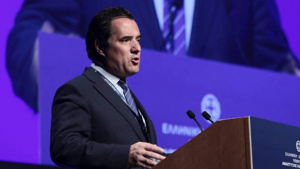 Οργή Γεωργιάδη για το tweet που «πέθανε» τον γιό του (pics)