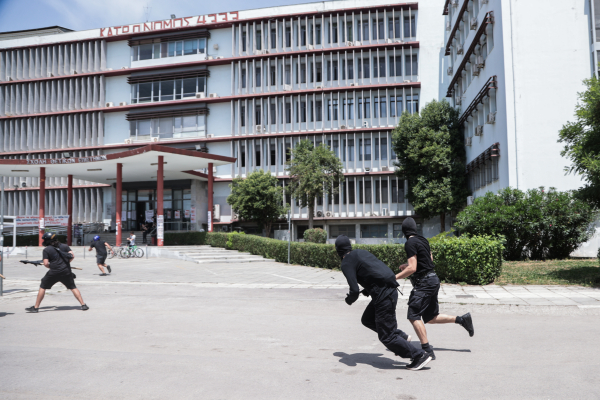 Επεισόδια στο ΑΠΘ: Κατασχέθηκαν μολότοφ, κοντάρια και ναρκωτικά - Η ανακοίνωση της ΕΛΑΣ