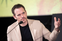 Ο Ματ Ντίλον ψήφισε Κάμαλα Χάρις και το αποκάλυψε στο 65ο Φεστιβάλ Kινηματογράφου Θεσσαλονίκης (βίντεο)