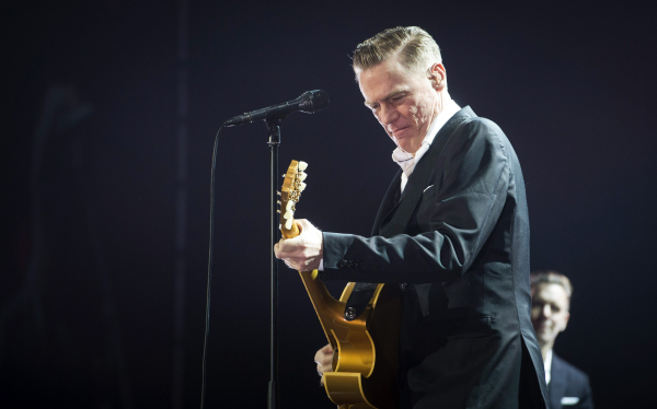 O Bryan Adams στη Θεσσαλονίκη για μία ακουστική συναυλία