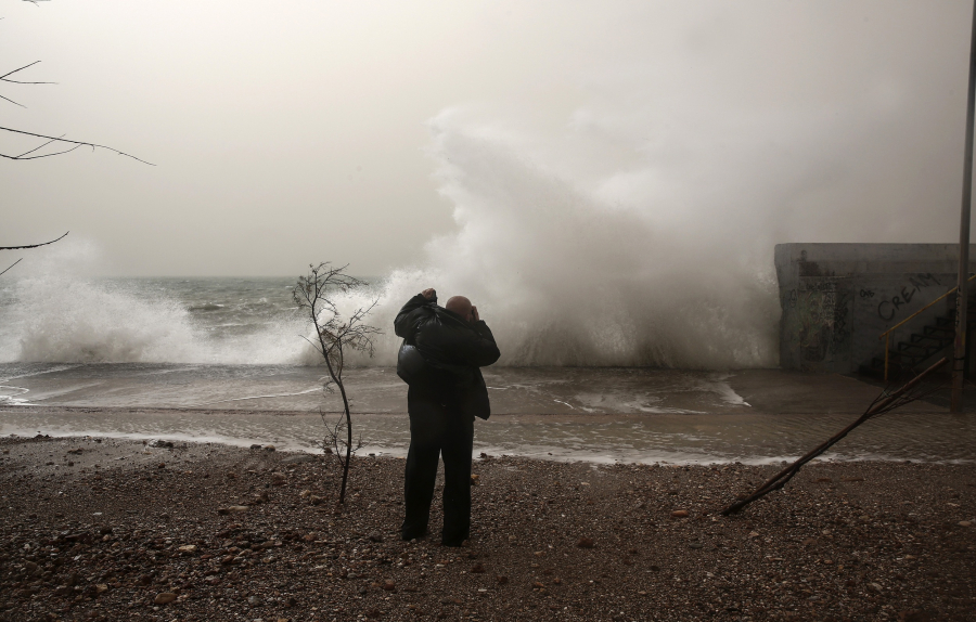 Η Αττική στο επίκεντρο της κακοκαιρίας: Κατά ριπάς τα «112» - Όλα τα έκτακτα μέτρα (LIVE Χάρτης)