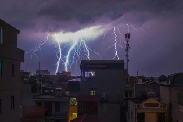 Η Αττική στο επίκεντρο της κακοκαιρίας: Κατά ριπάς τα «112» - Όλα τα έκτακτα μέτρα (LIVE Χάρτης)