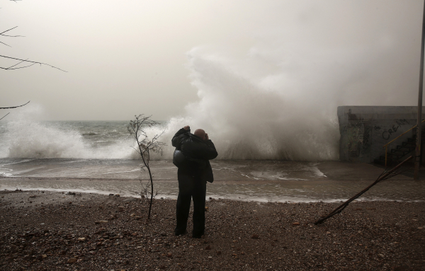 Η Αττική στο επίκεντρο της κακοκαιρίας: Κατά ριπάς τα «112» - Όλα τα έκτακτα μέτρα (LIVE Χάρτης)