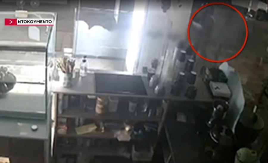 Δάφνη: Φούρναρης κυνήγησε ληστή με φτυάρι - Βίντεο ντοκουμέντο