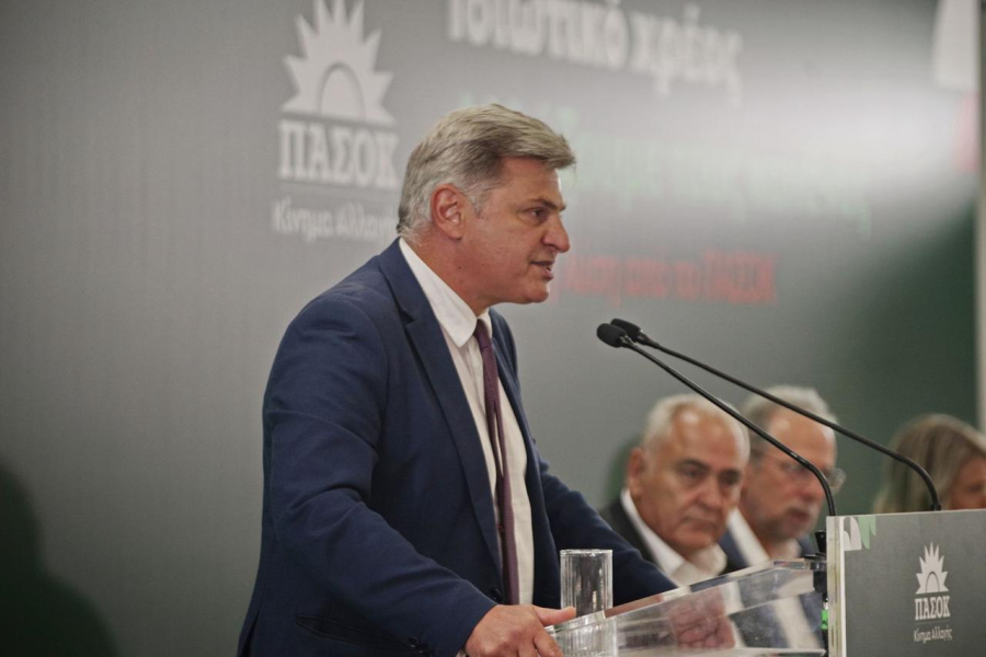Φαραντούρης κατά funds για τα «κόκκινα» δάνεια: «Το ΠΑΣΟΚ δεν διστάζει να τα βάλει με ισχυρά συμφέροντα»