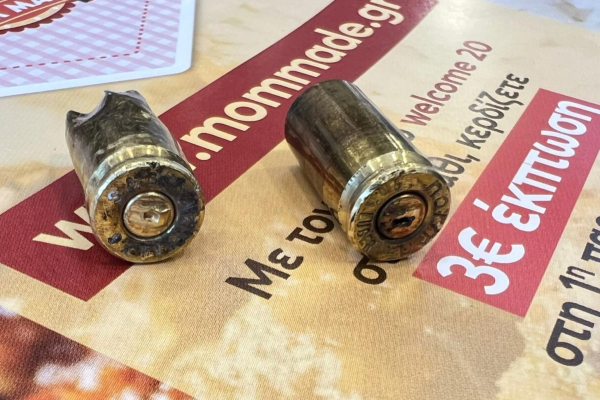 Βρέθηκαν πυροδοτημένοι κάλυκες κάτω από σπίτι αστυνομικού στα Βόρεια Προάστια