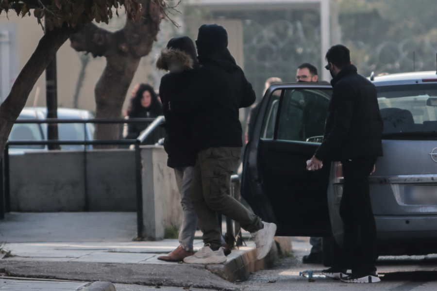 Βιασμός 12χρονης στα Σεπόλια: Έστελνε σύζυγο και κόρη στο πάρκο για να κακοποιεί το παιδί