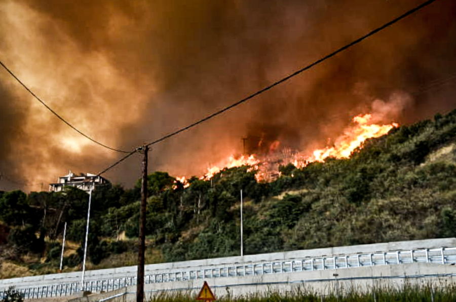 Φωτιά στην Πάτρα: Διακοπή δρομολογίων της Hellenic Train στο τμήμα Βραχνέικα - Καμίνια