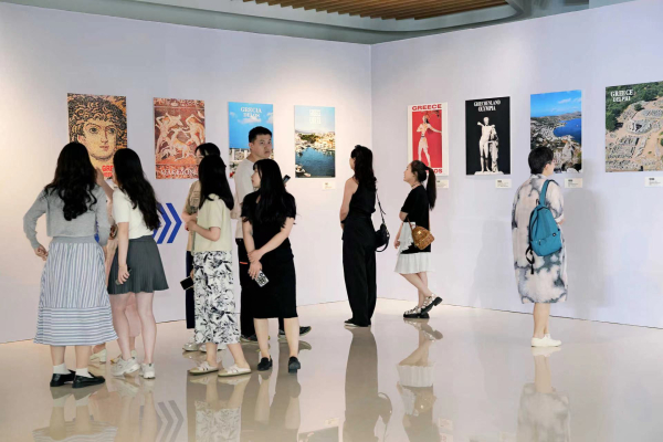 Η ελληνική τουριστική αφίσα ταξιδεύει στην... Κίνα