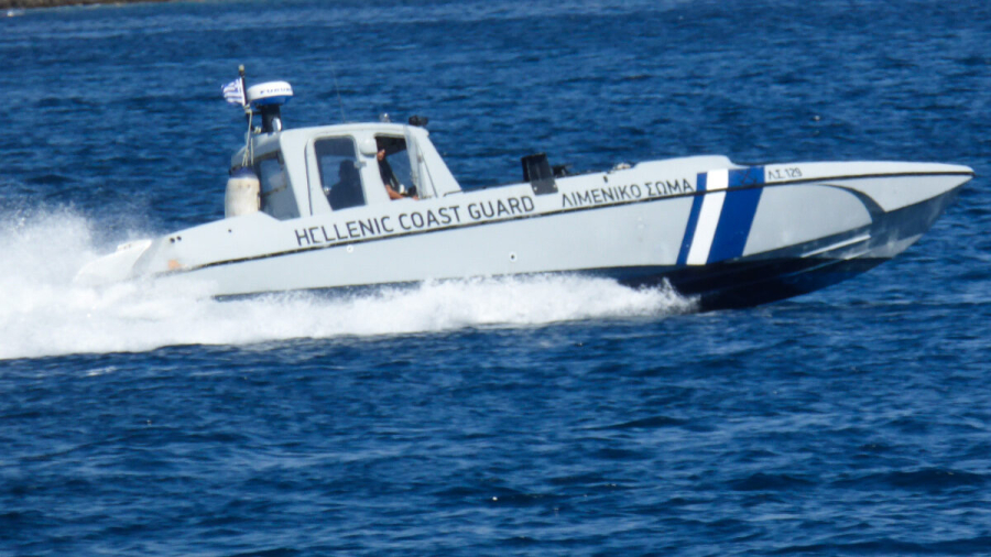 Εισροή υδάτων και προσάραξη σκάφους με 7 επιβαίνοντες στα Στύρα