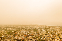 Κακοκαιρία: Αφρικανική σκόνη «πνίγει» την Κρήτη - Προβλήματα στο αεροδρόμιο Ηρακλείου (Εικόνες και βίντεο)