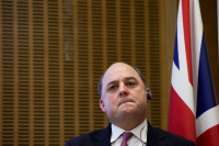 Βίντεο με την επική γκάφα του Βρετανού υπουργού Άμυνας από Ρώσους φαρσέρ: «Λιγοστεύουν τα αντιαρματικά όπλα»