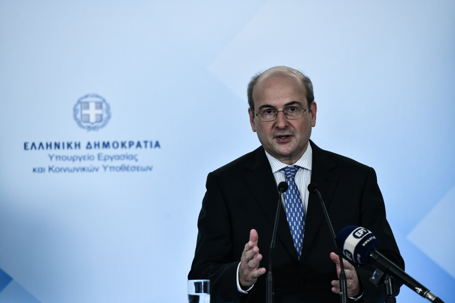 Χατζηδάκης: «Η κυβέρνηση δεν είναι της σχολής δώστα όλα», τι είπε για τις εκκρεμείς συντάξεις