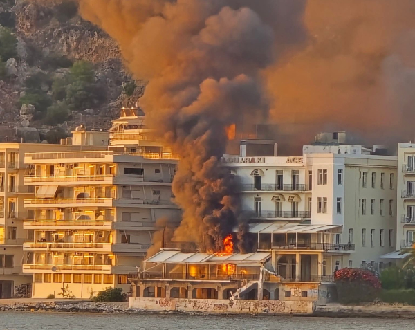 Φωτιά τώρα στο Λουτράκι