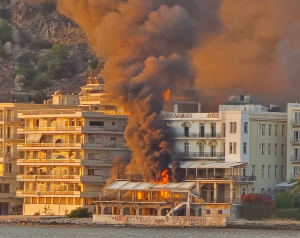 Φωτιά τώρα στο Λουτράκι